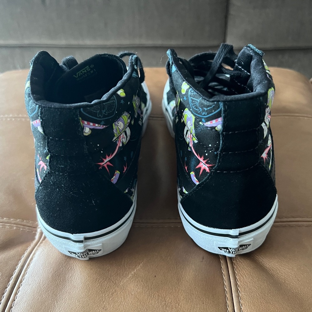 Sold-out VANS x Toy Story Sk8-Hi Toy Story Buzz Lightyear high top shoes - Picture 5 of 6